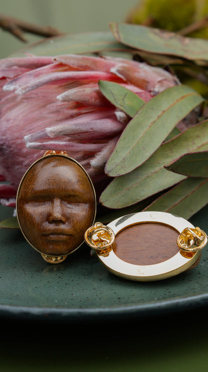 FACE BROOCH